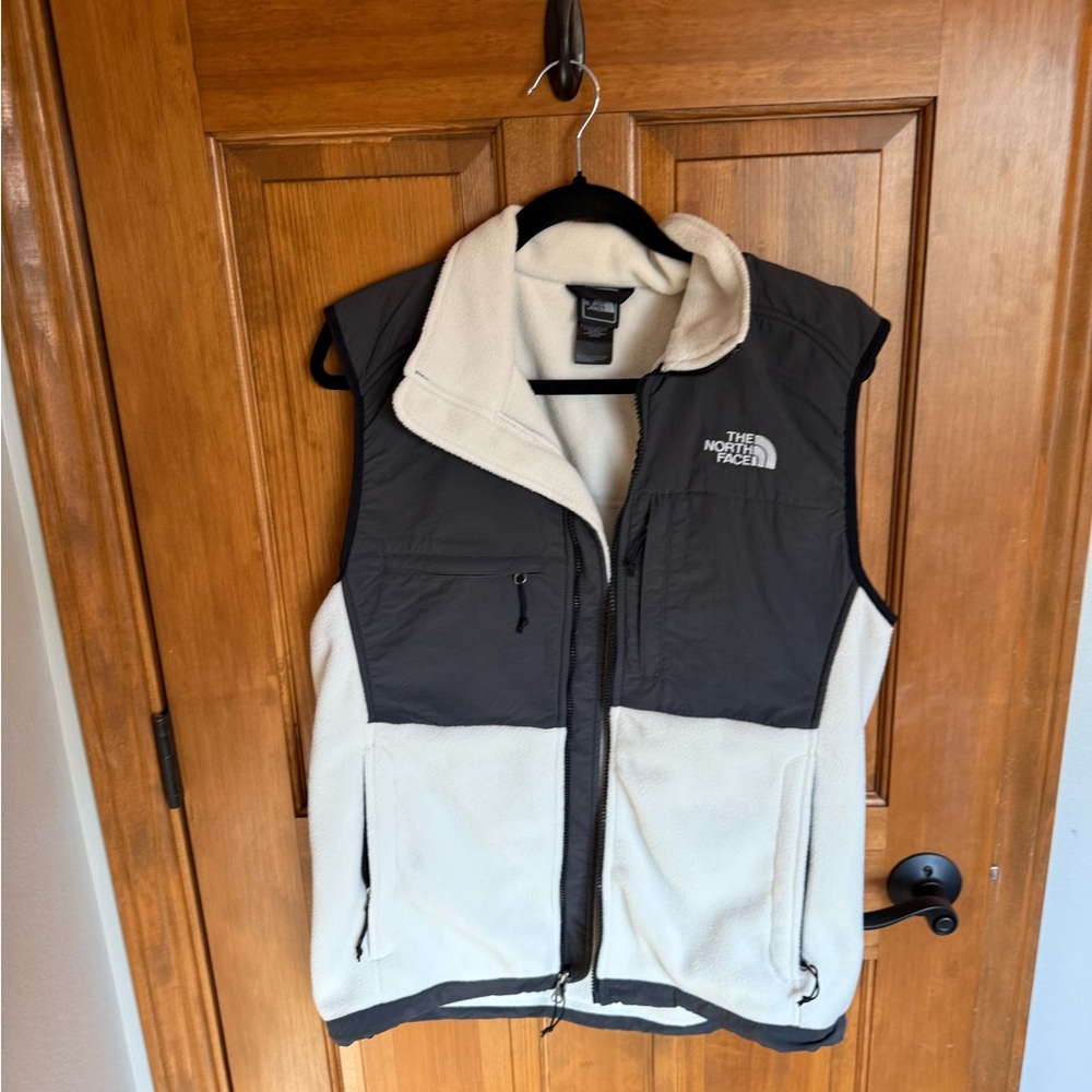 Men’s North Face Retro Denali Black and Cream Vest sz M